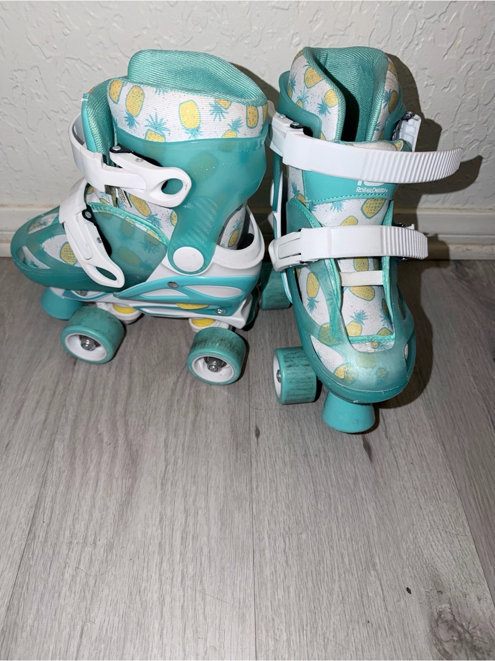 Kids Adjustable Pineapple Print Quad Roller Skates - Teal/White J12-2